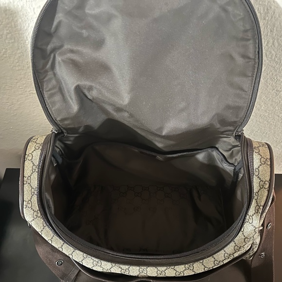 Gucci travel bag! Great condition 10/10 - Picture 3 of 7